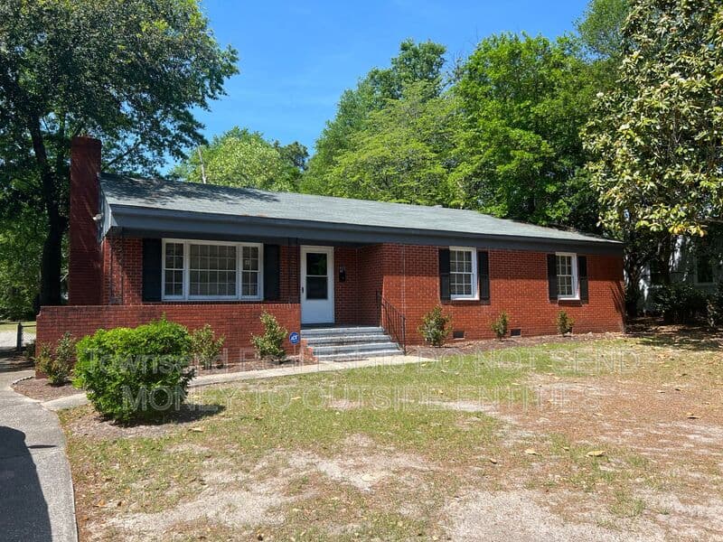 Fayetteville House: 1812 Conover Dr