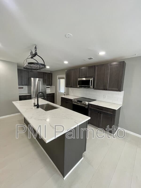 Columbia Condo: 2A Cutlers Court