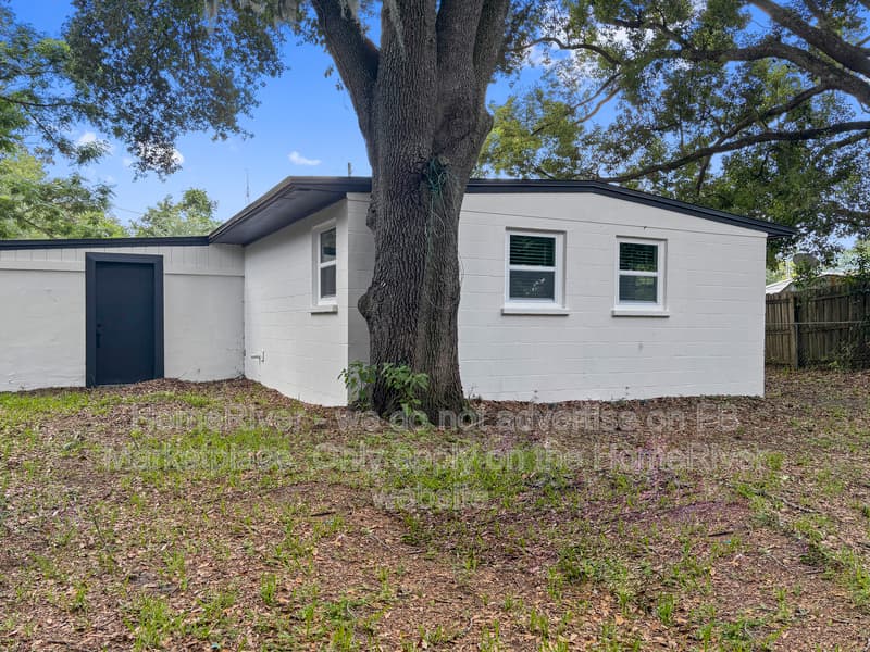 Jacksonville House: 1942 Brookview Dr S