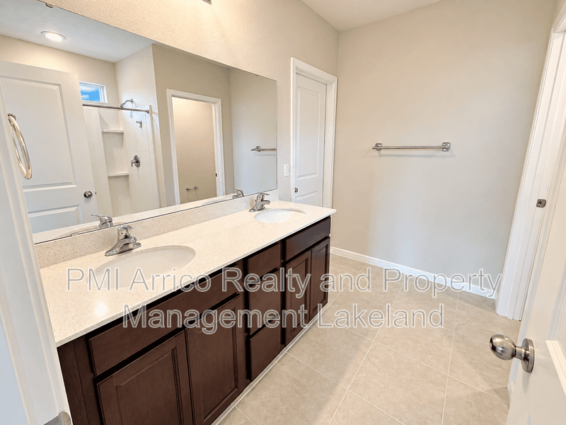Lakeland House: 5414 Keaton Springs Drive