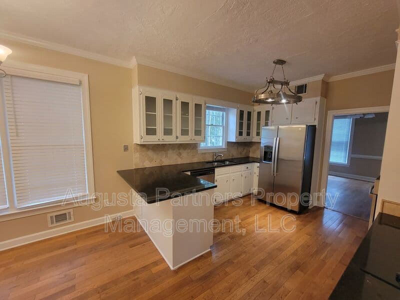 Martinez House: 288 Wakefield Ln S