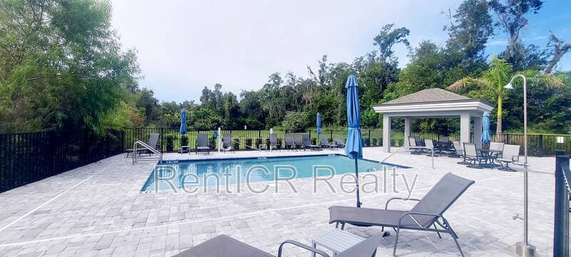 Lutz House: 353 Villa Corte Drive