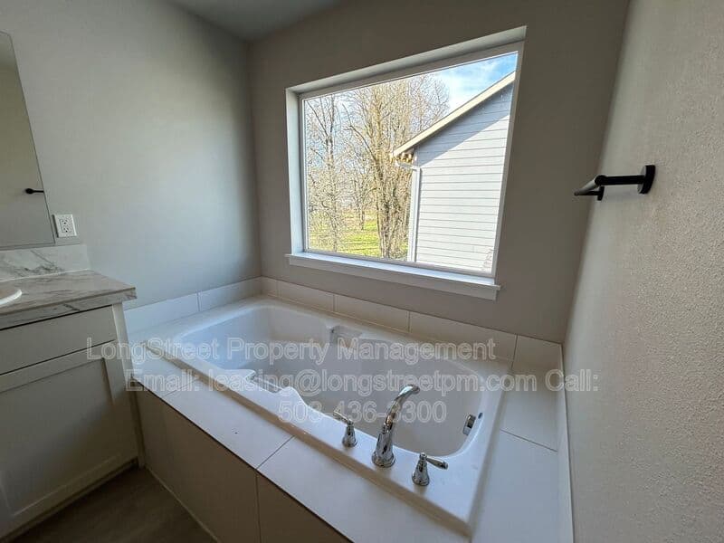 Adair Village House: 7237 SE Berg Dr