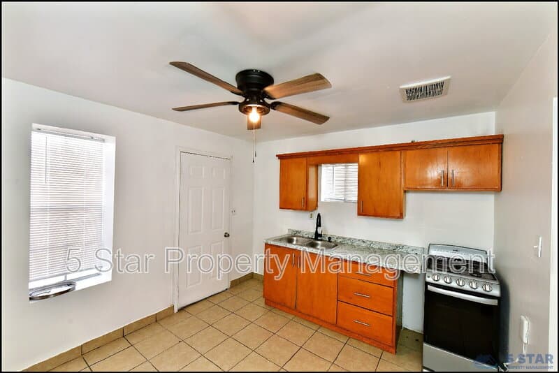 El Paso Condo: 1908B Olive Ave !!