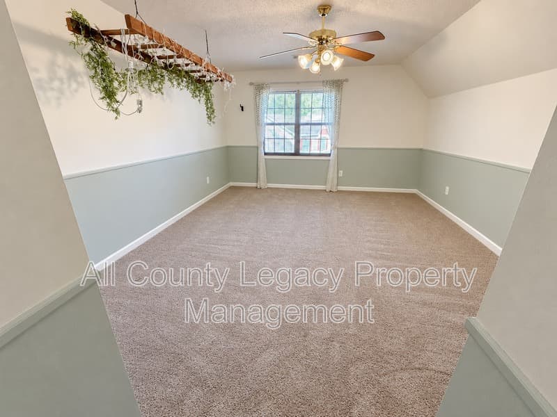 Loganville House: 305 Greenleaf Ct