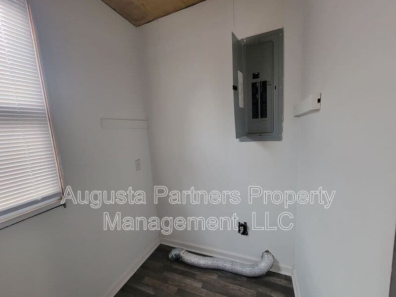 Augusta House: 323 Pineview Drive