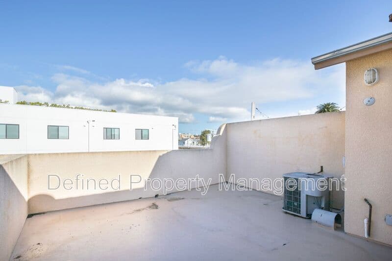Los Angeles Condo: 3644 Keystone Ave