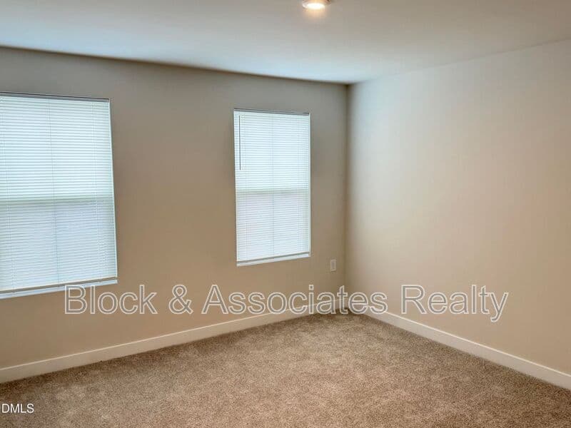 Raleigh House: 1337 Rollman Farm