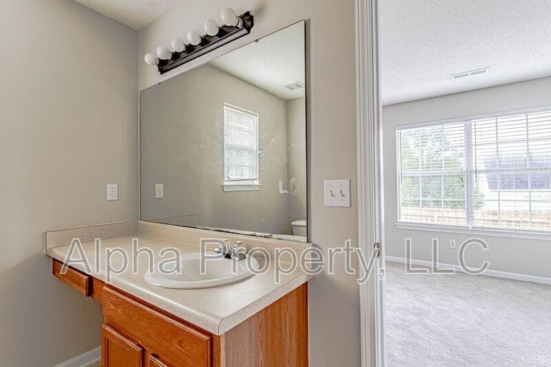 Simpsonville House: 4 Buzzell Ct