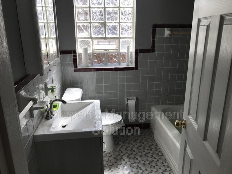 Saint Louis House: 4737 Plover