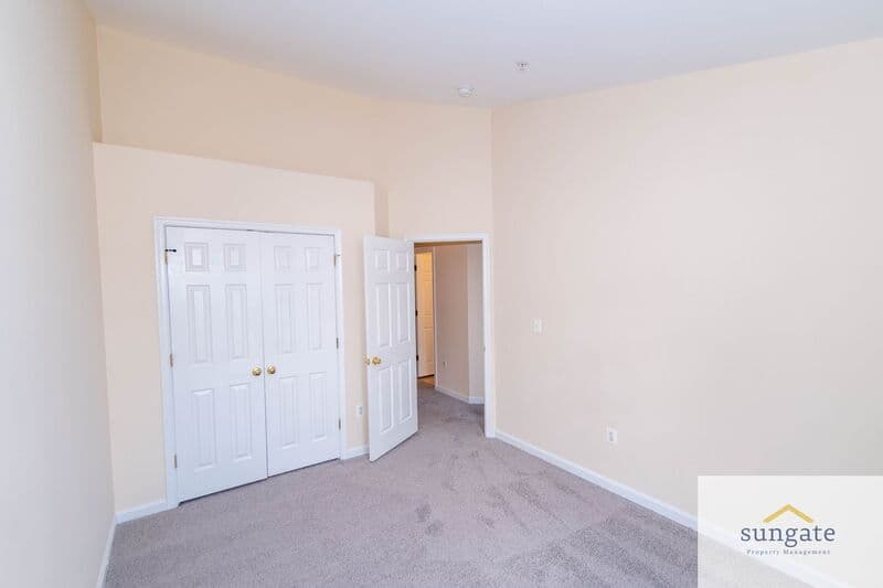 Rosedale Townhome: 11 Hallsdale Ct