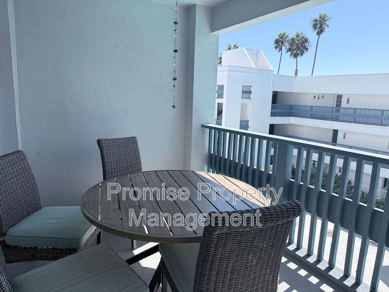 Oceanside Condo: 910 N Pacific Street