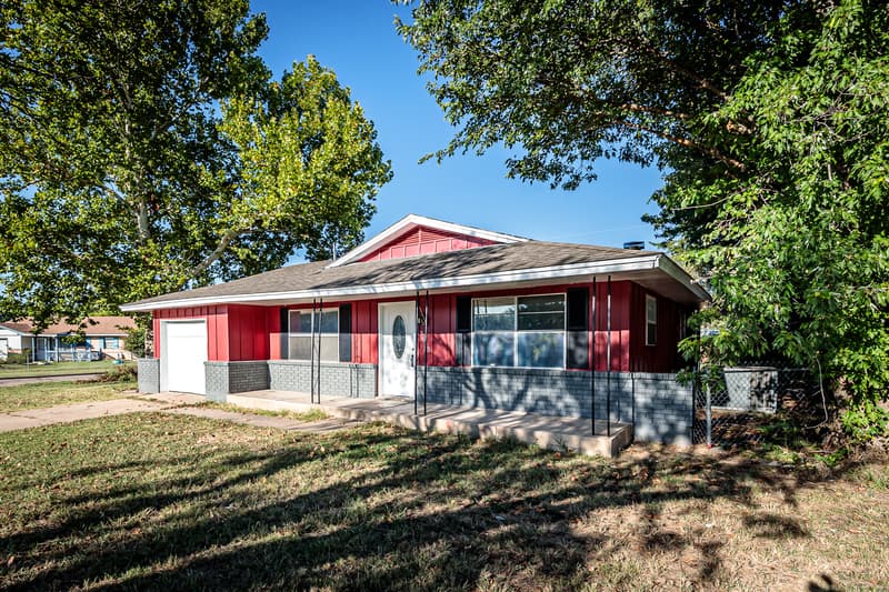 Lawton House: 3015 Northeast Pioneer Boulevard