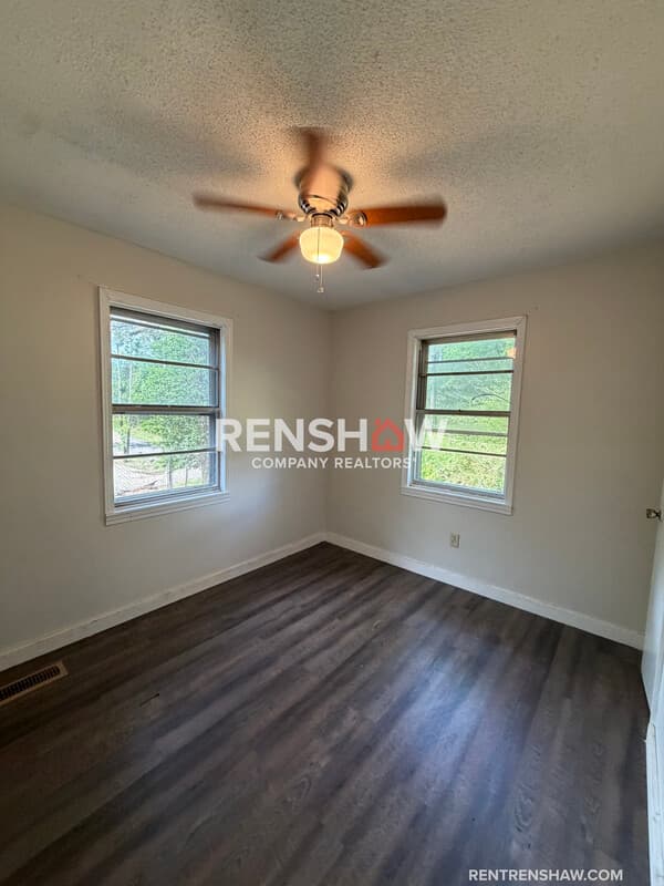 Lexington House: 450 Bedwell St