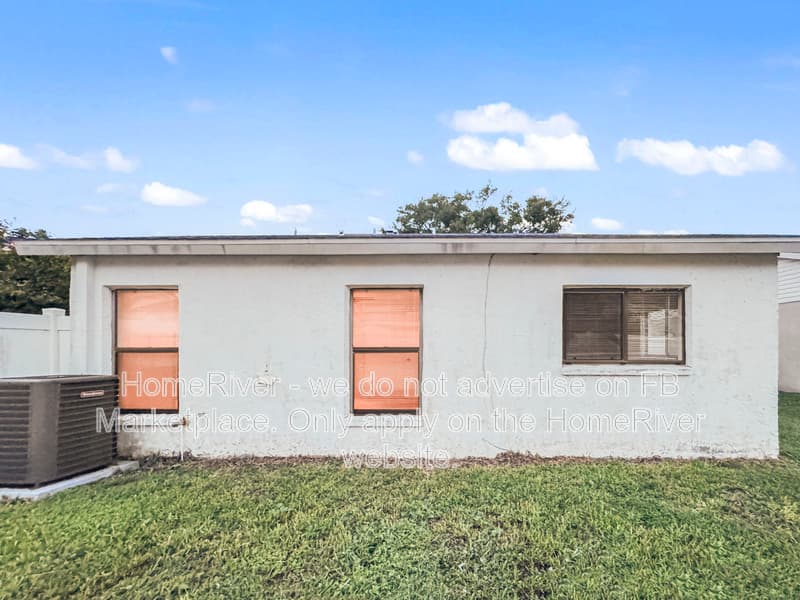 Riverview House: 13421 Laraway Dr