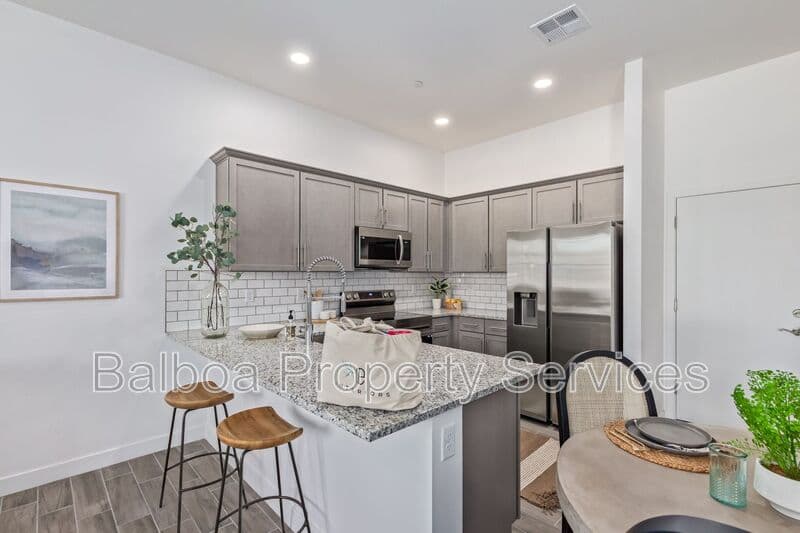 Mesa Townhome: 3230 E Thomas Rd