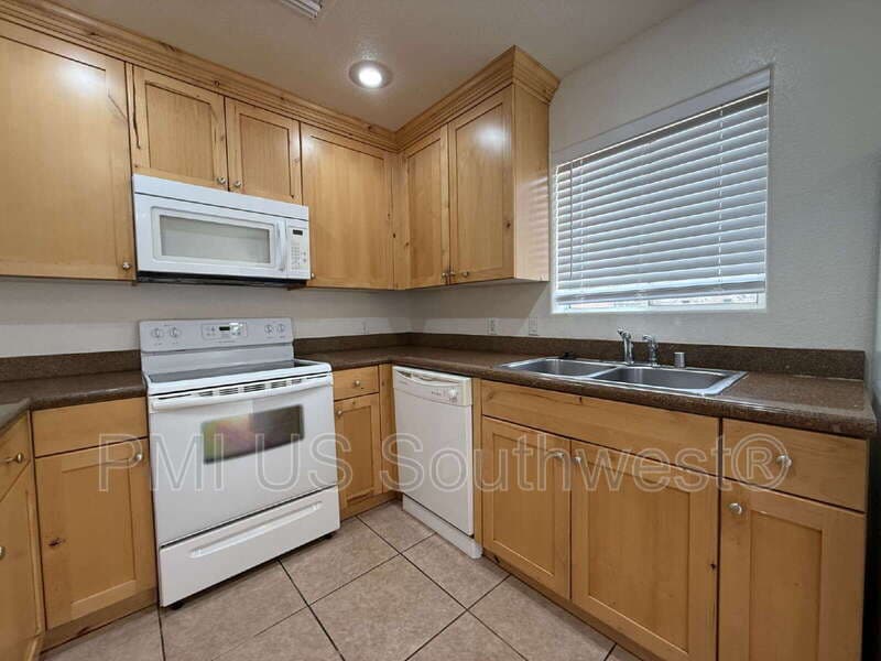 Bullhead City Condo: 384 Anna Cir