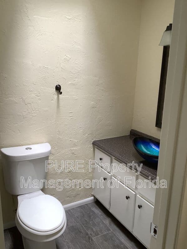 Ocala House: 711 NE 41st Avenue