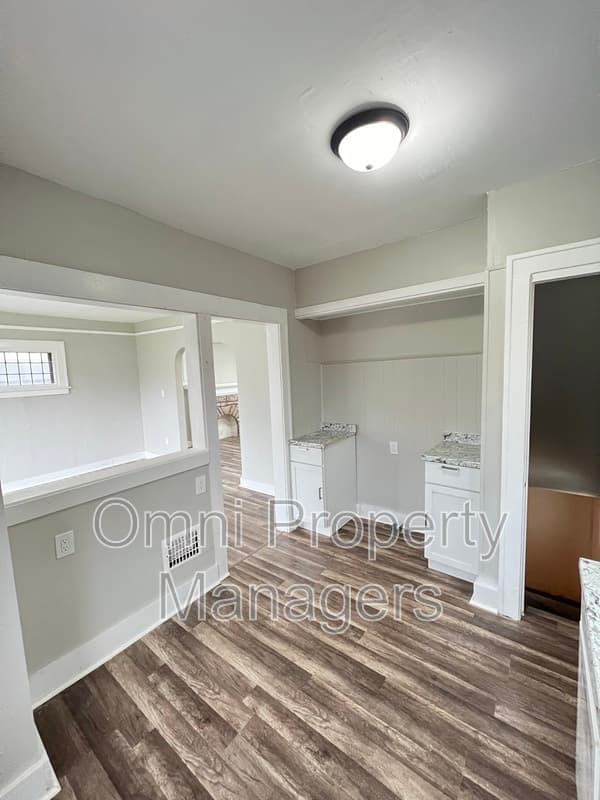 Detroit House: 19241 Moenart St