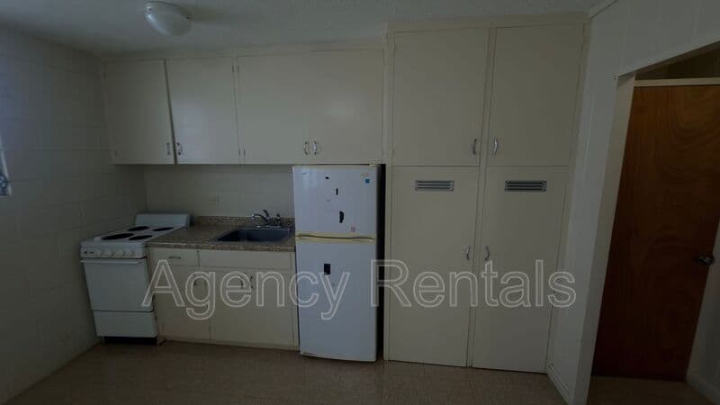Honolulu Condo: 1717 Kaluhikai Lane