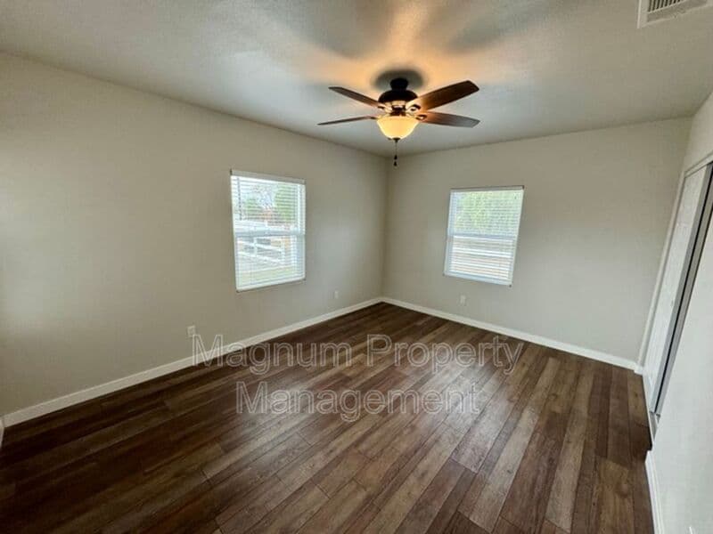 Perris House: 27300 Peach St