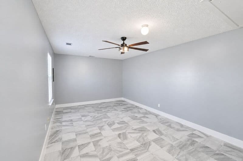 Rincon House: 105 E 9th St