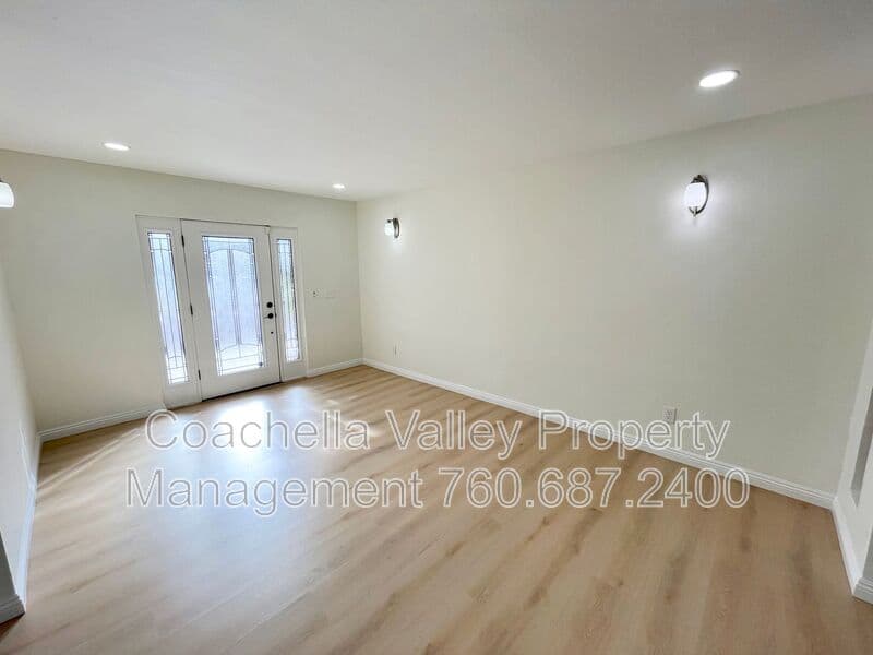 Palm Springs House: 372 W Dominguez Rd