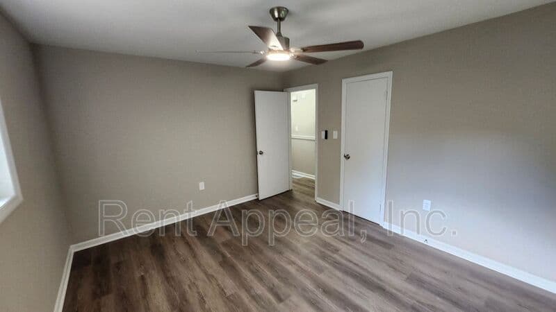 Atlanta House: 1664 Barrett Dr Nw