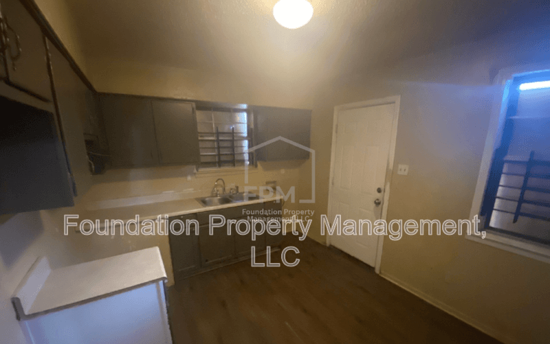 Memphis House: 1137 South Parkway East