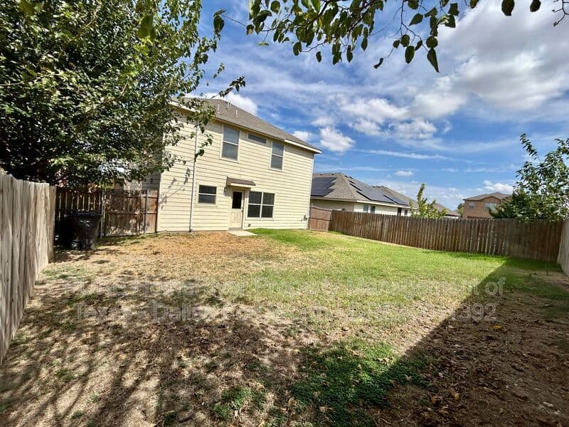 Haslet House: 809 San Miguel Trl