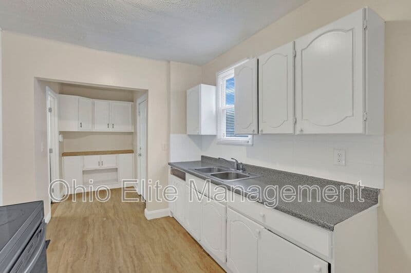 Columbus House: 243 N Wayne Ave