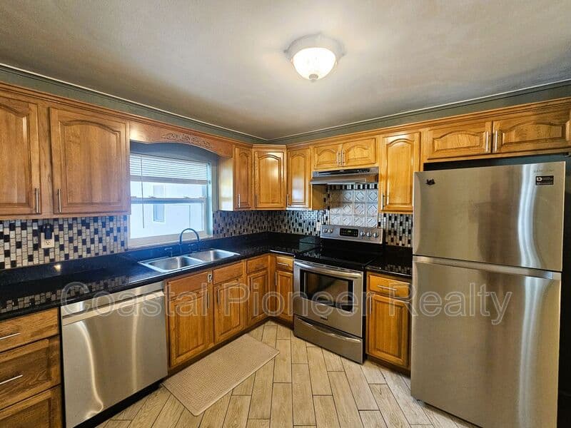 Tampa House: 7301 N 13th St