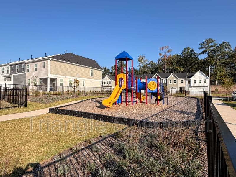 Apex House: 213 Deercroft Drive
