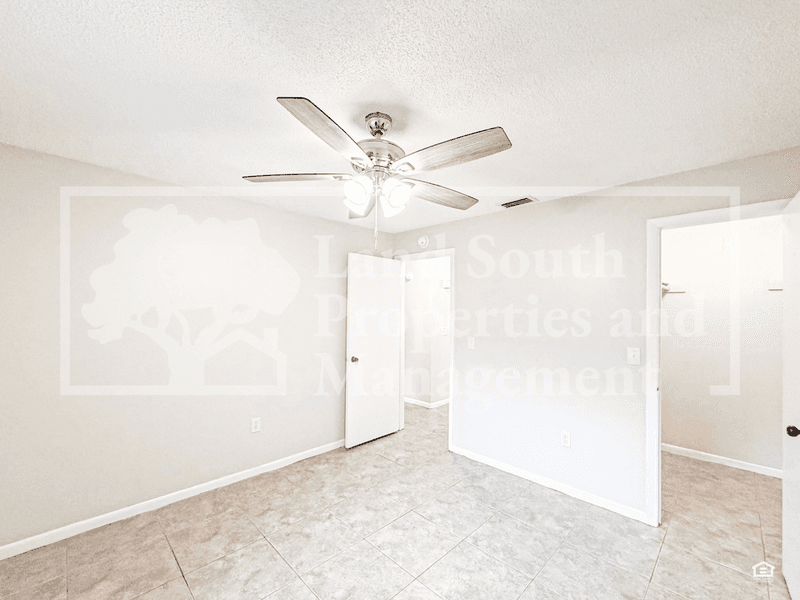 Lakeland House: 4139 Old Highway 37