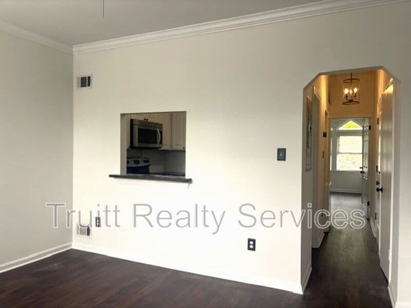 Washington Condo: 435 2nd St S.E.