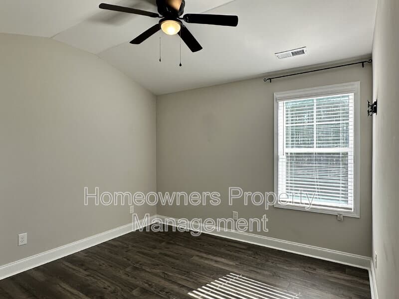 Raeford House: 143 Cromwell Court