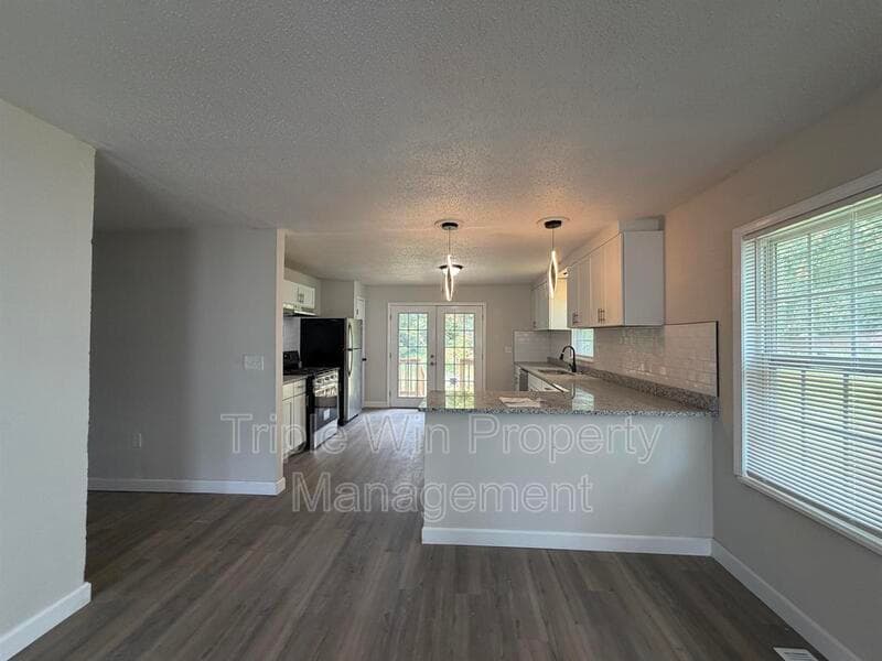 SAINT LOUIS House: 9937 CARLYLE AVE