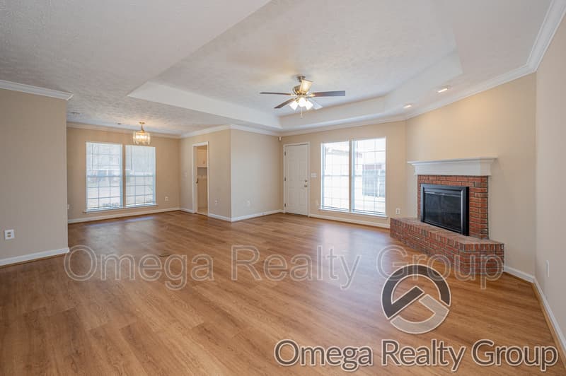 Montgomery House: 924 Eastern Oaks Dr