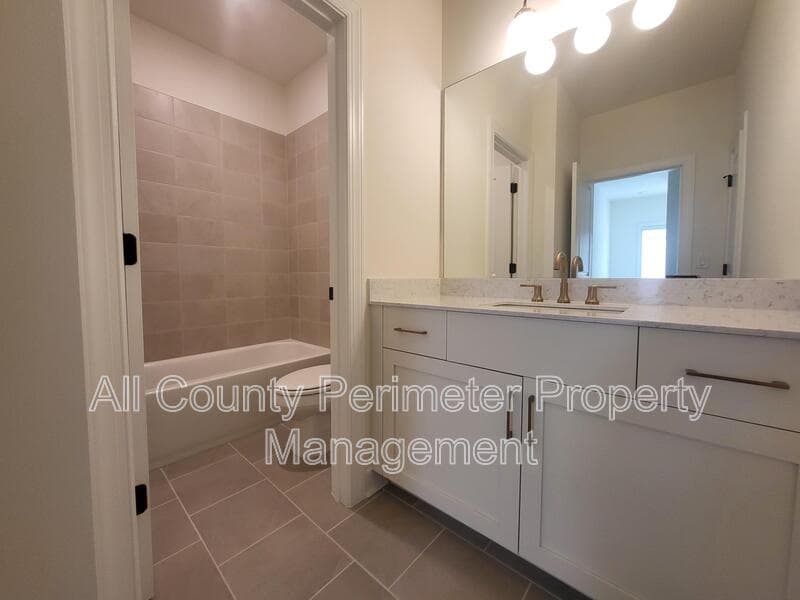 Cumming House: 137 Birch Tree Way