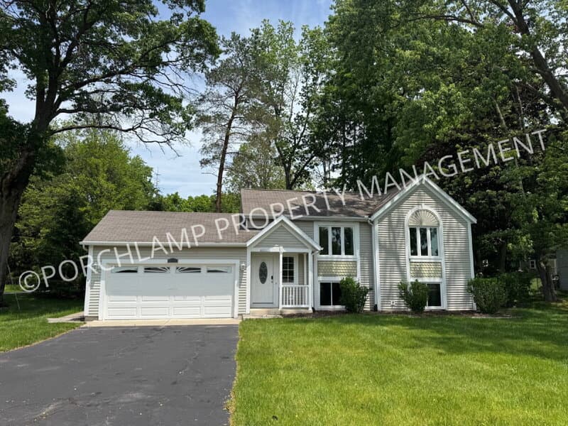 Grand Rapids House: 6235 Cascade Road Southeast