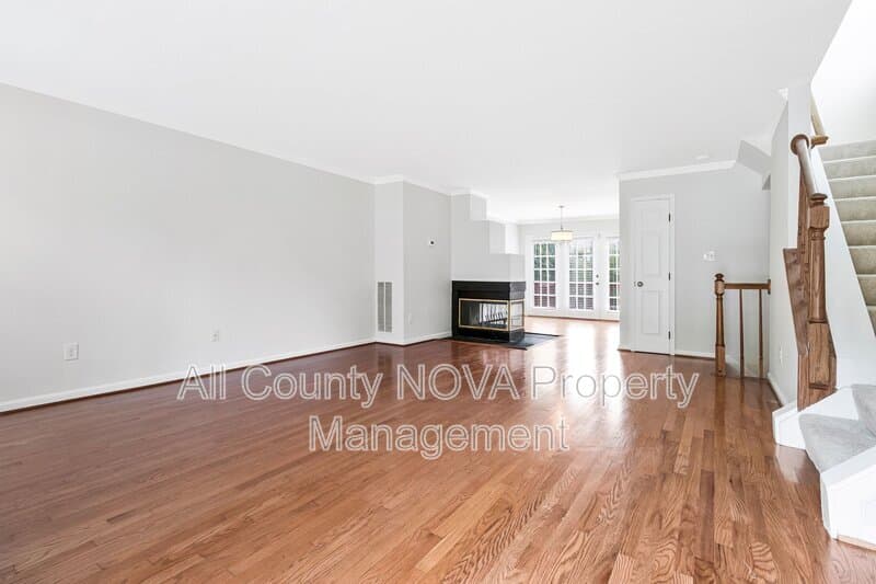 Alexandria House: 208 Ellsworth St.