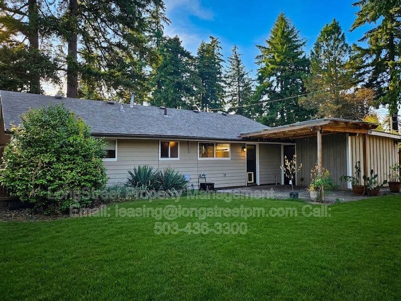 Portland House: 622 SE 137th Ave