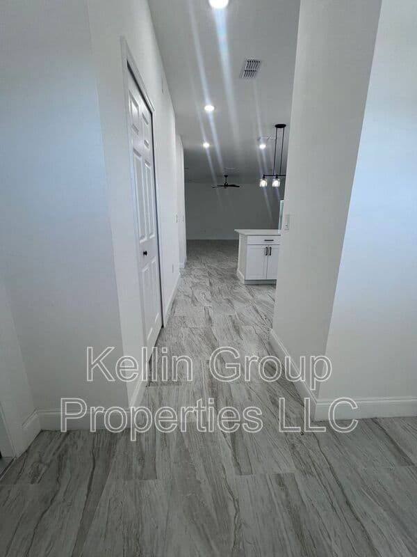 Winter Haven House: 2281 Whitley Ln