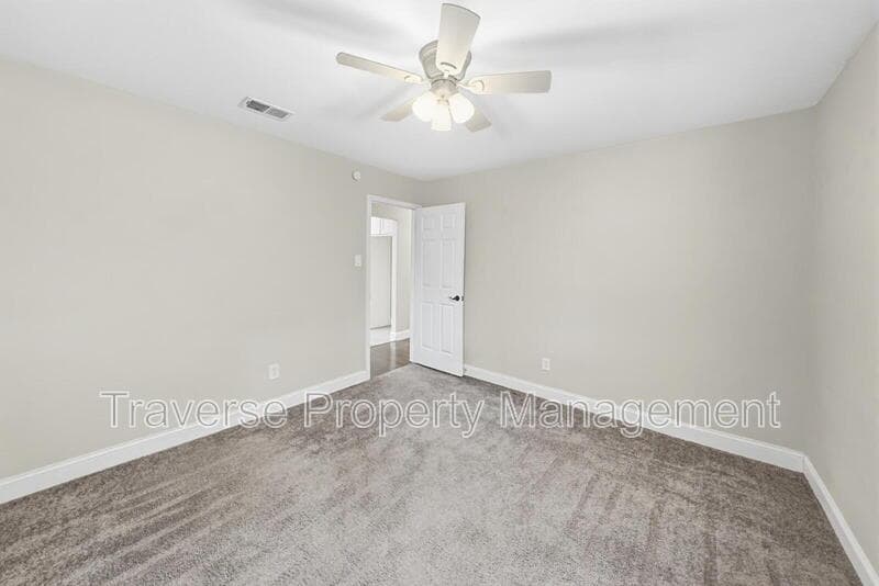 Bedford House: 2909 White Oak Ln