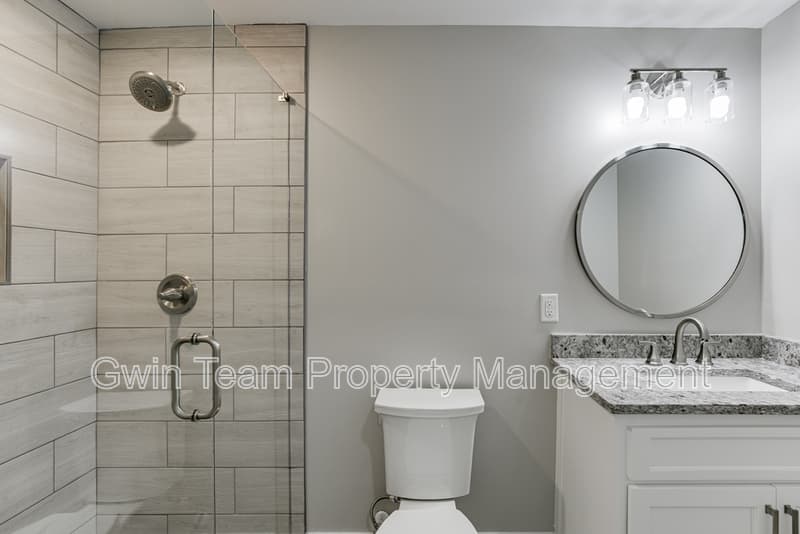 Buford House: 4615 S Lee Street