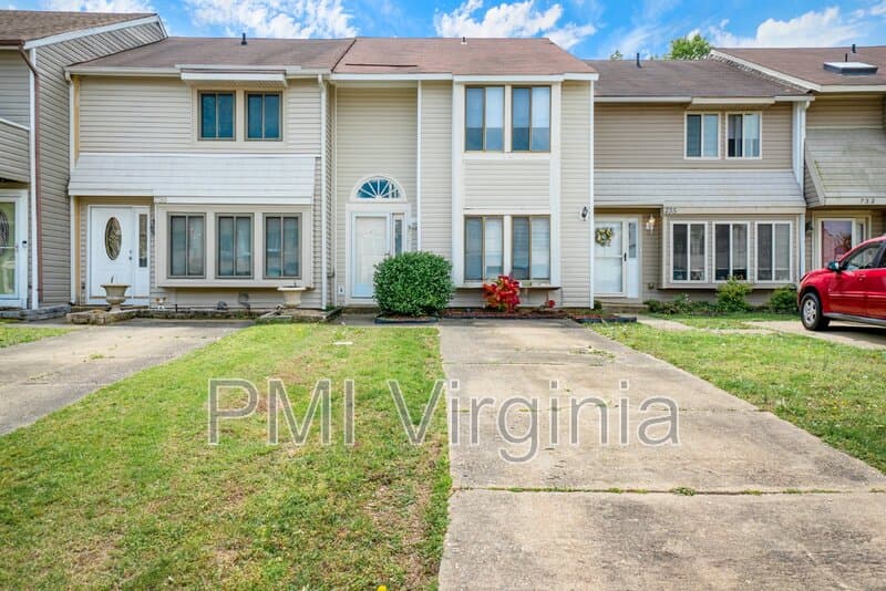 Virginia Beach Townhome: 737 Waters Dr