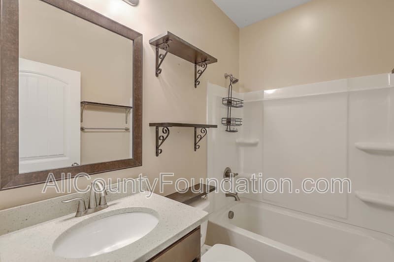 Summerville House: 431 Flat Rock Ln