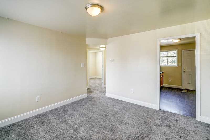 Richmond Condo: 2100 Phaup St