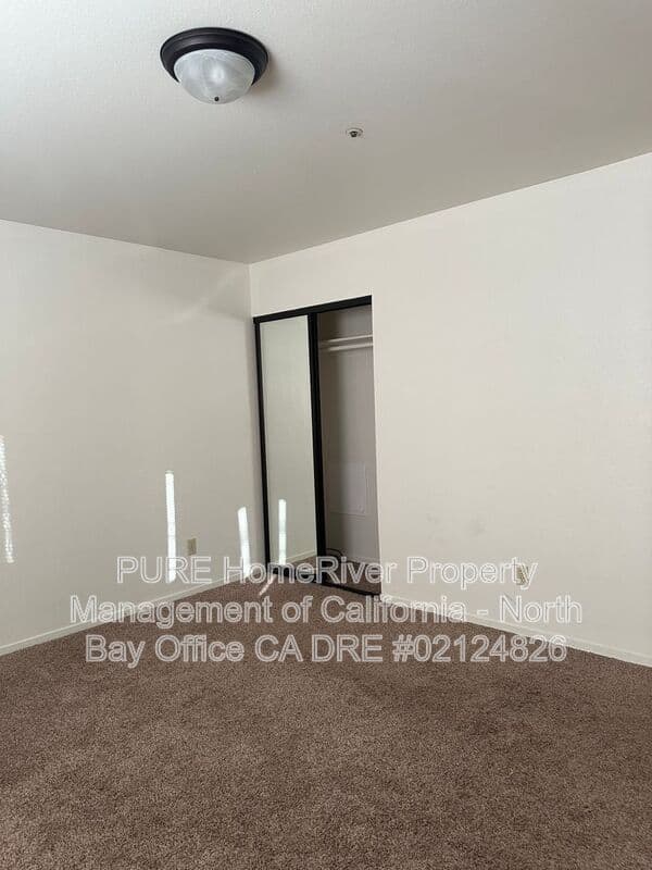 Ukiah Condo: 915 S Oak St