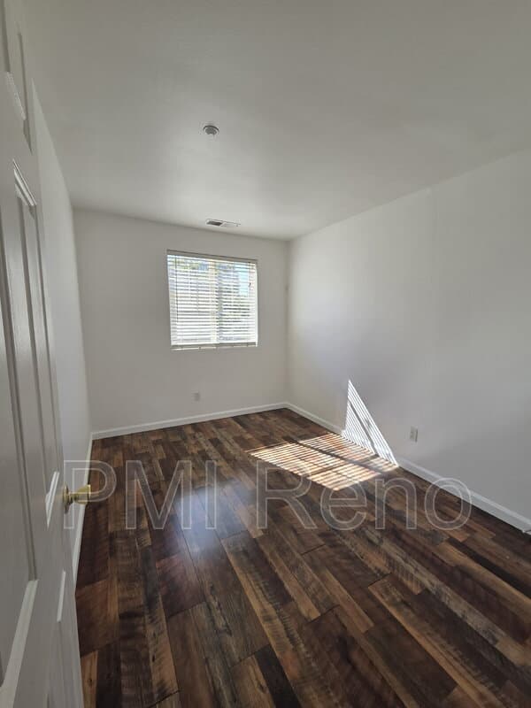 Reno Townhome: 421 Holcomb Avenue